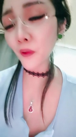 【戴眼镜的老师】淫荡三女 狂约技师 争着吃鸡吧 无套啪啪 骑乘吃奶 内射 口爆 截图9