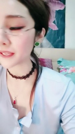 【戴眼镜的老师】淫荡三女 狂约技师 争着吃鸡吧 无套啪啪 骑乘吃奶 内射 口爆 截图12