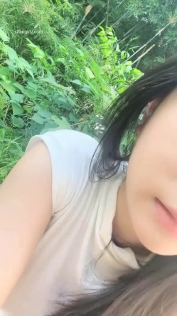 校花系~【京鱼儿】19岁童颜巨乳~女仆学生制服~道具自慰~流！高颜值，户外漏奶子，菊花还挺不错！ 截图1