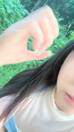 校花系~【京鱼儿】19岁童颜巨乳~女仆学生制服~道具自慰~流！高颜值，户外漏奶子，菊花还挺不错！ 截图4