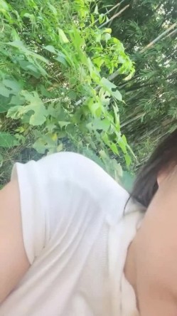 校花系~【京鱼儿】19岁童颜巨乳~女仆学生制服~道具自慰~流！高颜值，户外漏奶子，菊花还挺不错！ 截图6