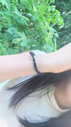 校花系~【京鱼儿】19岁童颜巨乳~女仆学生制服~道具自慰~流！高颜值，户外漏奶子，菊花还挺不错！ 截图10
