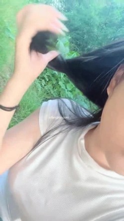 校花系~【京鱼儿】19岁童颜巨乳~女仆学生制服~道具自慰~流！高颜值，户外漏奶子，菊花还挺不错！ 截图11