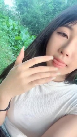 校花系~【京鱼儿】19岁童颜巨乳~女仆学生制服~道具自慰~流！高颜值，户外漏奶子，菊花还挺不错！ 截图13