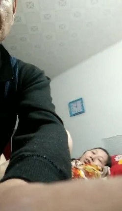 超级熟女 大妈接客牙齿都要掉光的老头，感觉没艹两分钟就内射了 截图4