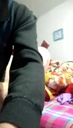 超级熟女 大妈接客牙齿都要掉光的老头，感觉没艹两分钟就内射了 截图6