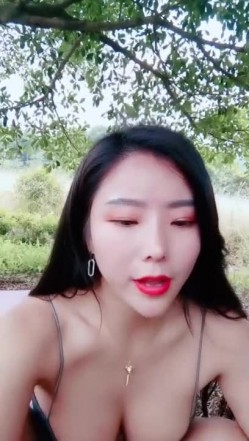国产女主播 勾引环卫工大爷 截图5