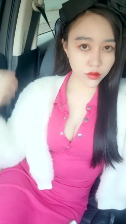 【妖精霍霍】从家中阳台到户外野战，还要车震，极品尤物御姐，美乳白虎，彻底放飞了自我 截图1