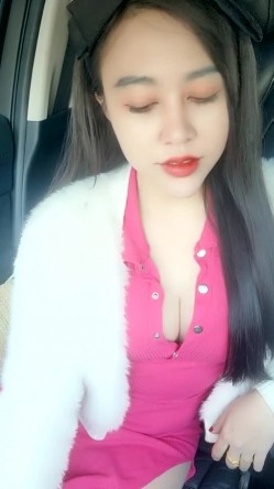 【妖精霍霍】从家中阳台到户外野战，还要车震，极品尤物御姐，美乳白虎，彻底放飞了自我 截图2