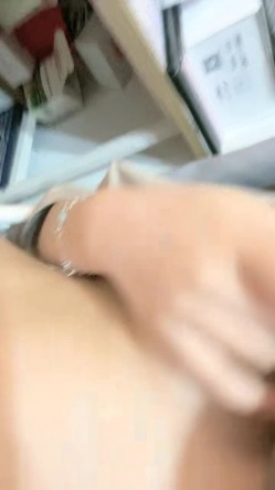 【叶罗丽精灵梦】，19岁师范大学生，青春美少女，完美胴体，人气直接登顶，主打的就是一个粉 截图3