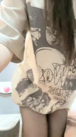 【叶罗丽精灵梦】，19岁师范大学生，青春美少女，完美胴体，人气直接登顶，主打的就是一个粉 截图5