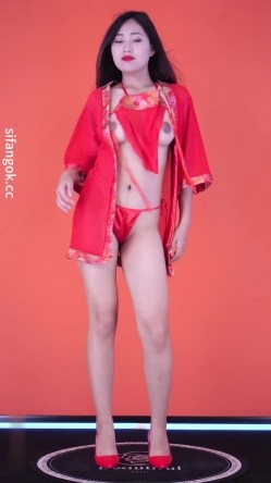 顶级舞团【精舞社】『子语』 超大尺度三视角裸舞 骚气摇晃大奶展示茂密黑森林塞着自慰棒顶逼 截图3