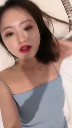 新来的美女主播在狼友的勾搭下激情小秀，全程露脸漏出骚奶子自己允吸手指好骚啊，高跟诱惑脱掉内裤看逼逼 截图15
