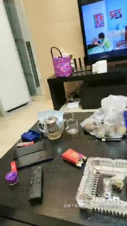 表姐的小骚穴一天不被操就发痒 清晨就勾引我浴室晨炮干一下 无套后入直顶花芯 直接内射中出 高清源码录制 截图14