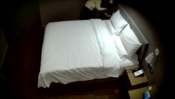 天眼酒店高清偷拍连续几天入住的奇葩小情侣整天裸睡不啪啪只会对着平板跳操 截图12