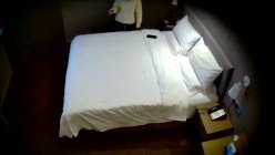 天眼酒店高清偷拍连续几天入住的奇葩小情侣整天裸睡不啪啪只会对着平板跳操 截图13