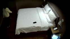 天眼酒店高清偷拍连续几天入住的奇葩小情侣整天裸睡不啪啪只会对着平板跳操 截图16