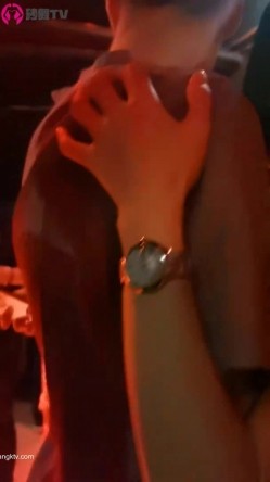 【猎奇资源 ️疯狂砂舞】淫乱的舞厅2022 ️舞厅内抠逼摸奶摸鸡巴 口爆打站桩 美女如云很刺激 任你挑选 高清720P版 截图14