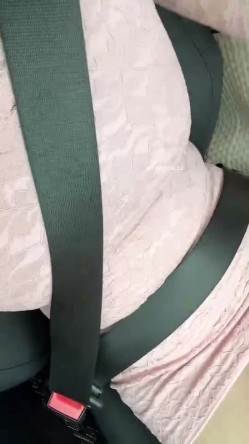 快手泄密！高颜值御姐【叶子姐姐】极骚露脸福利，裸舞自慰，各种场地户外啪啪 截图4