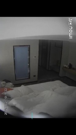 萤石云酒店近视角偷拍眼镜男带表妹出来爱爱，把表妹干的不要不要的抠逼看的一清二楚 截图1