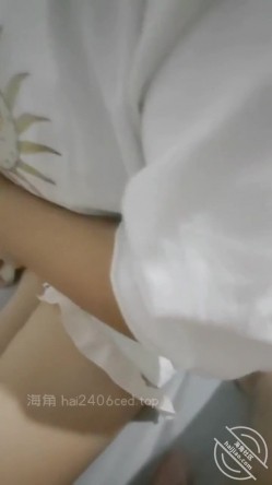 乱伦大神【嫂子的致命诱惑】，嫂子让我帮她吸奶顺便把她操了 截图1
