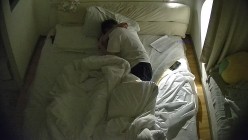 酒店偷拍备战高考眼睛婊看完稿子搞完学习和男友操逼做爱被她骑脸输出上位疯狂骑坐 截图3