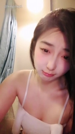 新人18岁小粉【鸭鸭是个m】顶级校花 好骚sm捆绑自慰 被男友道具狂玩屄 调教口爆吞精太糟蹋 截图3