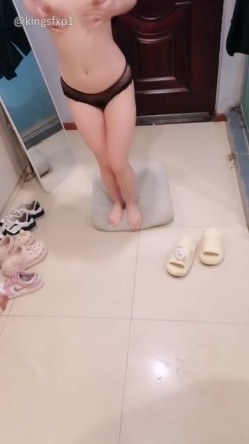 新人18岁小粉【鸭鸭是个m】顶级校花 好骚sm捆绑自慰 被男友道具狂玩屄 调教口爆吞精太糟蹋 截图8