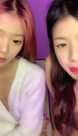 【涵涵和璐璐】刚下海就被干了，懵懂的眼神，少女的肉体，无套内射，爽歪歪，刺激 截图7