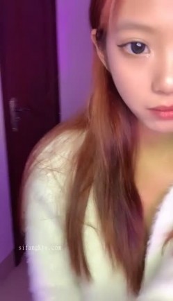 【涵涵和璐璐】刚下海就被干了，懵懂的眼神，少女的肉体，无套内射，爽歪歪，刺激 截图9
