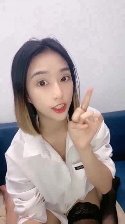 新人下海！短发甜妹~【瑶瑶】笑起来和她的小穴一样好看 截图5