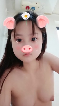 【同同】童颜小妹子和阿姨玩女同 舔乳舔逼 排排坐扳逼诱惑 阿姨非常美 截图15