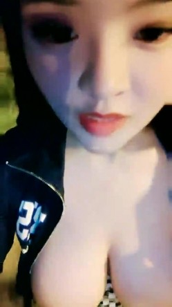 川妹子真牛逼， 半夜出动，到野外裸奔，【0后大胸妹子】，真实勾搭老实人车震，玩得就是与众不同，厉害 截图10