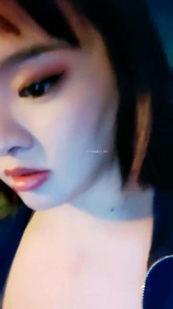 川妹子真牛逼， 半夜出动，到野外裸奔，【0后大胸妹子】，真实勾搭老实人车震，玩得就是与众不同，厉害 截图12
