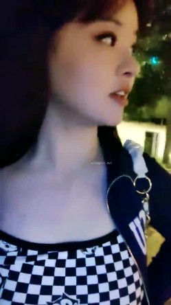 川妹子真牛逼， 半夜出动，到野外裸奔，【0后大胸妹子】，真实勾搭老实人车震，玩得就是与众不同，厉害 截图14