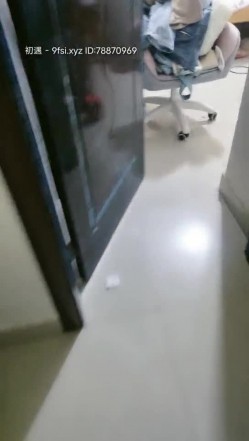 颜值学妹来姨妈了还这么骚，给小哥各种舔弄大鸡巴深喉口交，骚逼还在流血，让小哥直接浓精射脸吞精真刺激 截图11
