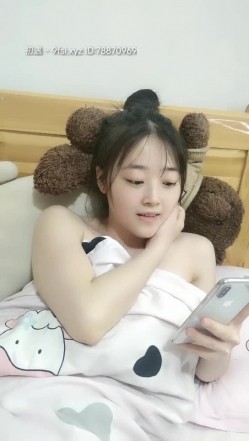 颜值学妹来姨妈了还这么骚，给小哥各种舔弄大鸡巴深喉口交，骚逼还在流血，让小哥直接浓精射脸吞精真刺激 截图12