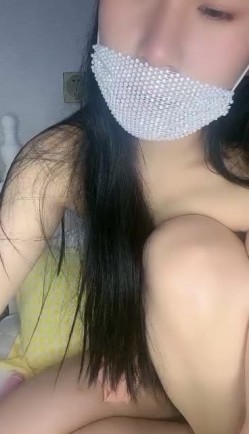 美乳女神轻熟女第一人称道具自慰，上下起手，一刺激就出水，来回进出阴道 截图14