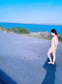 顶级露脸小母狗【Lunana】推特5000元订阅福利，露出喝尿调教啪啪，各种花样，玩花了 截图2