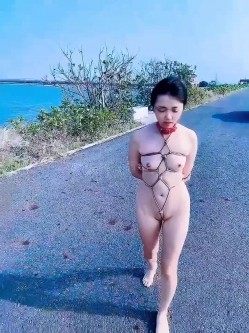 顶级露脸小母狗【Lunana】推特5000元订阅福利，露出喝尿调教啪啪，各种花样，玩花了 截图4
