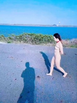 顶级露脸小母狗【Lunana】推特5000元订阅福利，露出喝尿调教啪啪，各种花样，玩花了 截图6