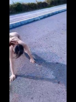 顶级露脸小母狗【Lunana】推特5000元订阅福利，露出喝尿调教啪啪，各种花样，玩花了 截图12