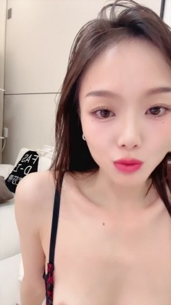 御姐【宝宝哦】175模特级别身材.明星的脸庞 这个腿是真爽 超强一字马 晚上我要大战三百回合 撸到屌断 截图4