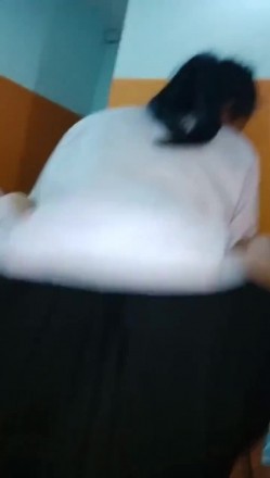 刚刚约的学生妹这屁股真大，坐上来还会自己动！调教的真好！ 截图1