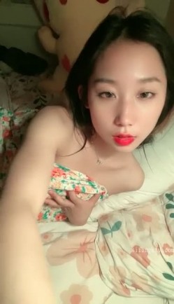 极品校花下海，【可爱妹妹】，寂寞的少女，闺房里各种寻求安慰，这身材真不错 截图3
