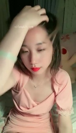 极品校花下海，【可爱妹妹】，寂寞的少女，闺房里各种寻求安慰，这身材真不错 截图15