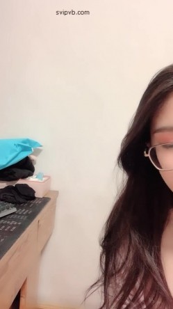 《稀缺资源重磅》猎奇圈内部分享热门视频极品大奶子哺乳期的奶妈疯狂露出自摸挑逗赚奶粉钱 截图3