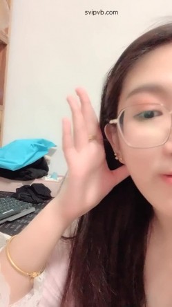 《稀缺资源重磅》猎奇圈内部分享热门视频极品大奶子哺乳期的奶妈疯狂露出自摸挑逗赚奶粉钱 截图5