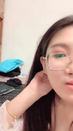 《稀缺资源重磅》猎奇圈内部分享热门视频极品大奶子哺乳期的奶妈疯狂露出自摸挑逗赚奶粉钱 截图6