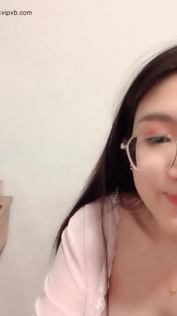 《稀缺资源重磅》猎奇圈内部分享热门视频极品大奶子哺乳期的奶妈疯狂露出自摸挑逗赚奶粉钱 截图10